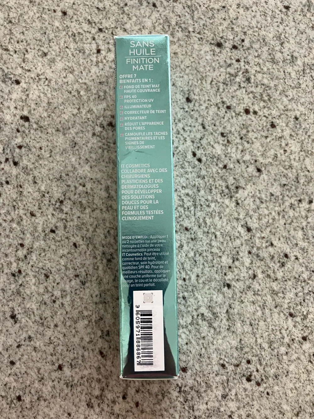 it cosmetics CC+ Oil-Free Matte Cream SPF 40 - Teal Packaging